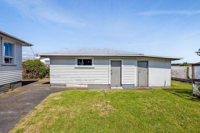 Photo of property in 6 Buchanan Place, Hawera, 4610