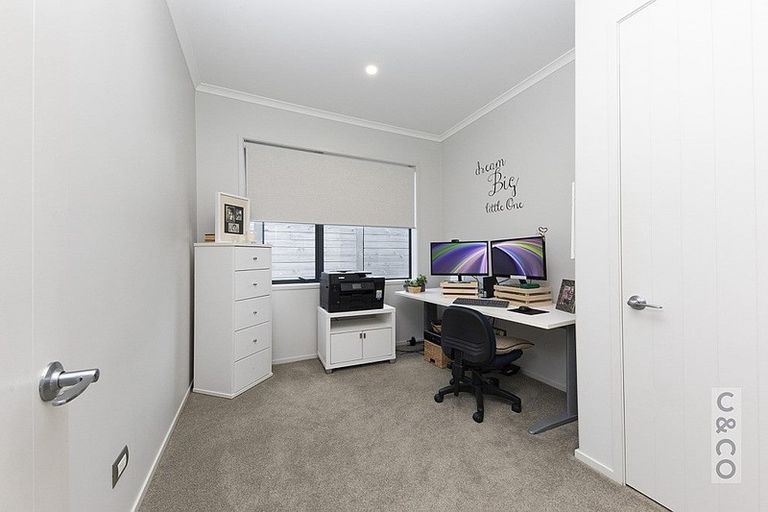 Photo of property in 42 Pohutukawa Parade, Riverhead, 0820