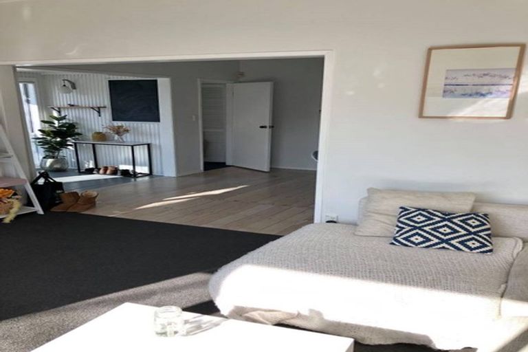 Photo of property in 15 Eskdale Road, Birkdale, Auckland, 0626