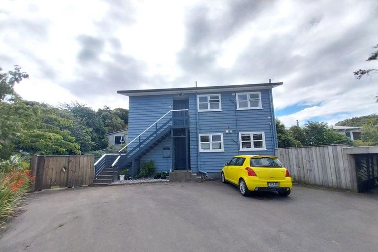 Photo of property in 179 Newlands Road, Newlands, Wellington, 6037