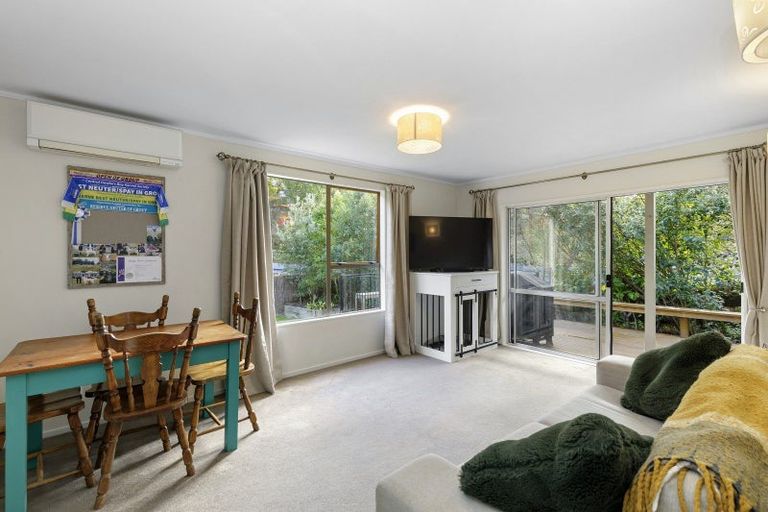 Photo of property in 2/5 Taunton Way, Pinehaven, Upper Hutt, 5019