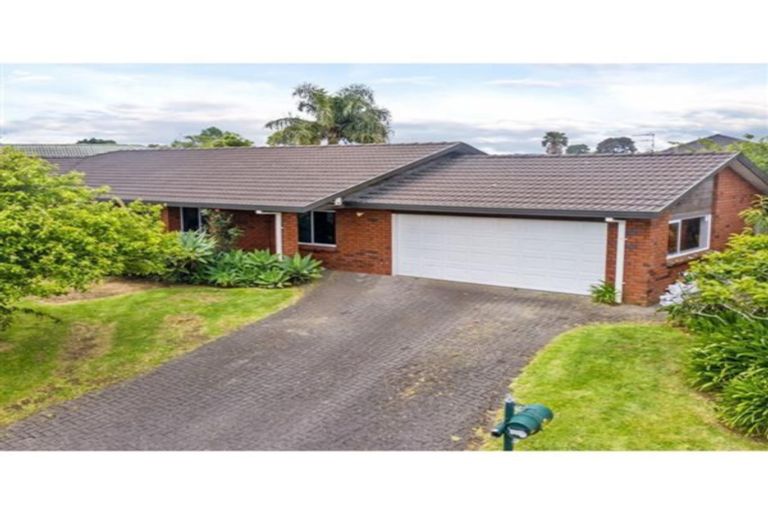 Photo of property in 2 Glenross Drive, Wattle Downs, Auckland, 2103