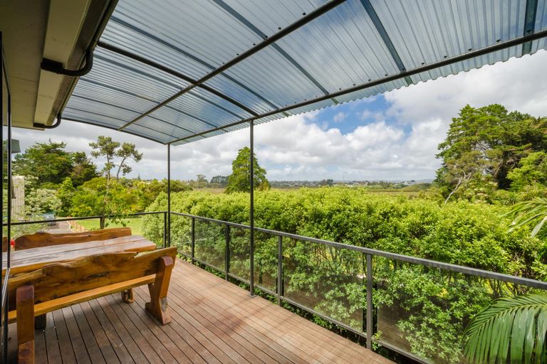 Photo of property in 24 Edgerton Road, Te Atatu Peninsula, Auckland, 0610