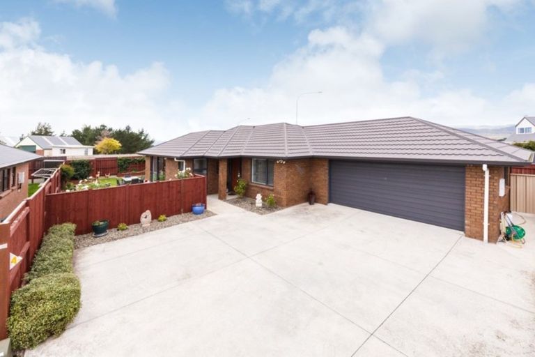Photo of property in 4 Levi Place, Kelvin Grove, Palmerston North, 4414