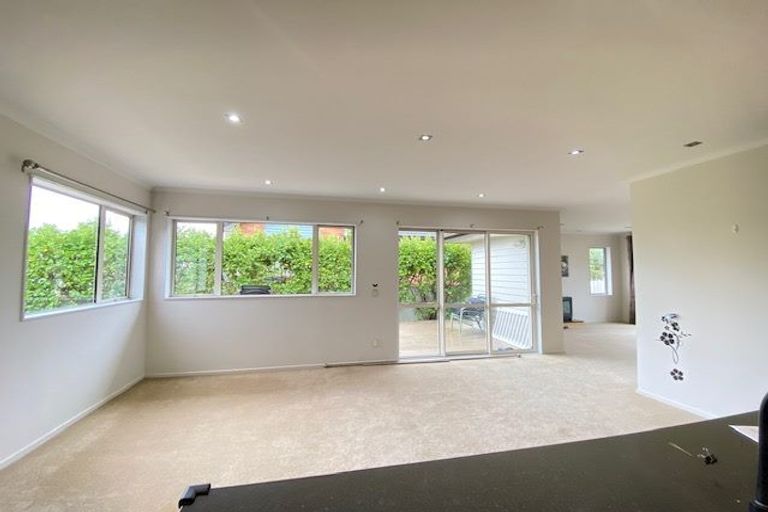Photo of property in 4 Springvale Drive, Fairview Heights, Auckland, 0632