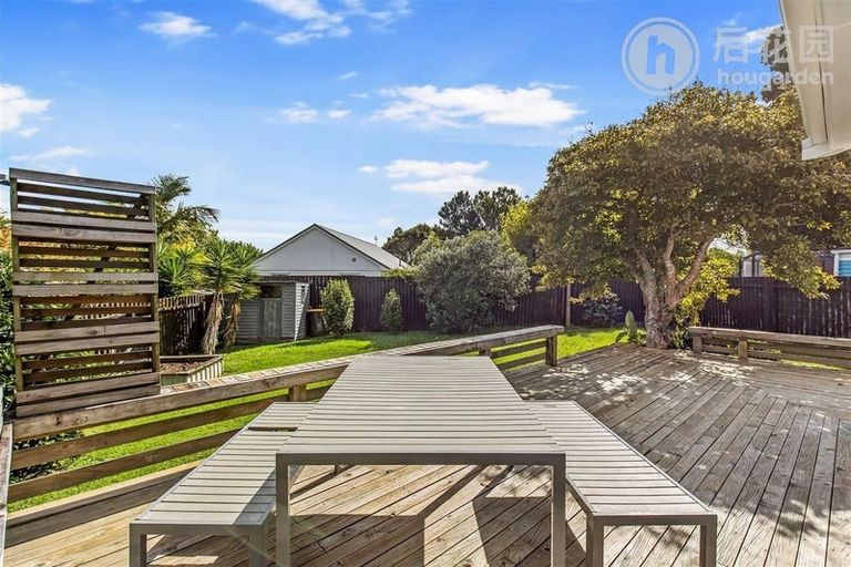 Photo of property in 15 Saffron Street, Birkdale, Auckland, 0626