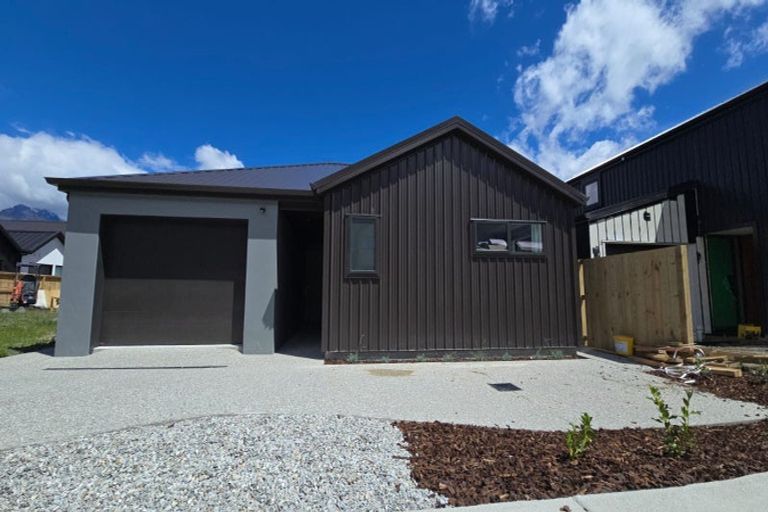 Photo of property in 60 Perendale Road, Jacks Point, 9371