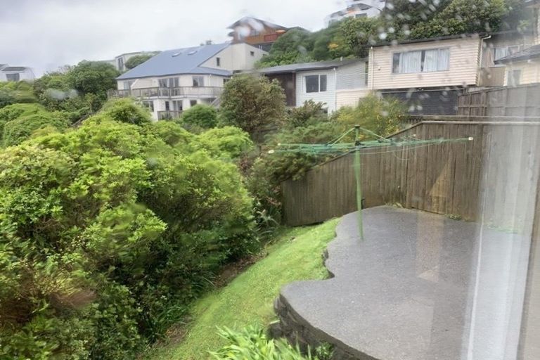 Photo of property in 82a Stewart Drive, Newlands, Wellington, 6037