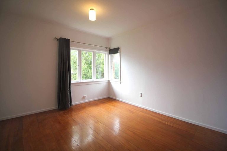 Photo of property in 4039 Great North Road, Glen Eden, Auckland, 0602