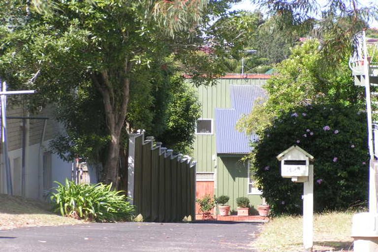 Photo of property in 1/32 Knightsbridge Drive, Forrest Hill, Auckland, 0620