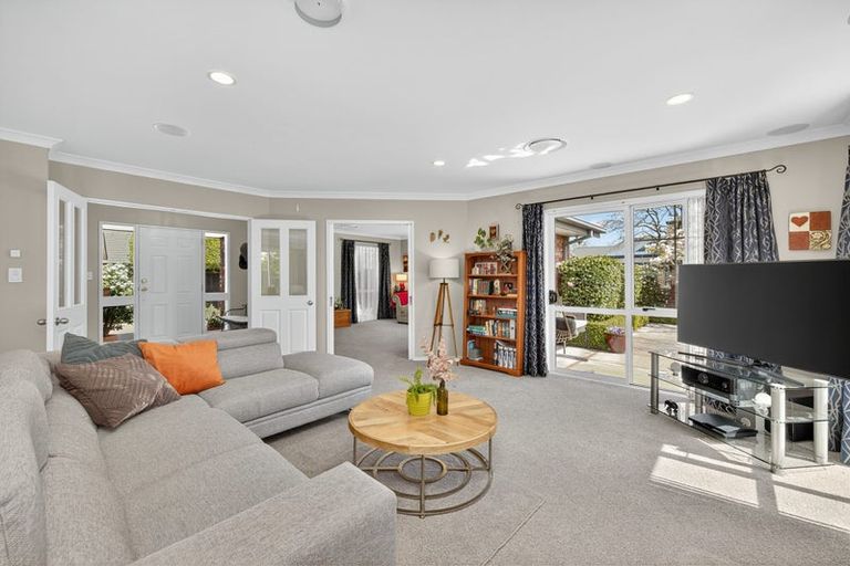 Photo of property in 8 Avon Gate, Russley, Christchurch, 8042