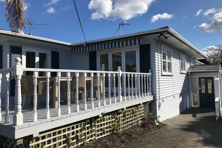 Photo of property in 7 Matipo Road, Mairangi Bay, Auckland, 0630