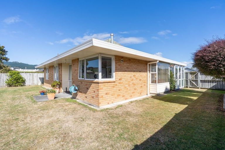 Photo of property in 18 Gandalf Crescent, Paraparaumu, 5032