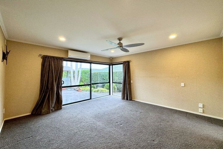 Photo of property in 26 Maghera Drive, East Tamaki Heights, Auckland, 2016