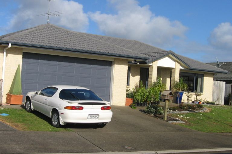 Photo of property in 5 Attymon Lane, East Tamaki, Auckland, 2016