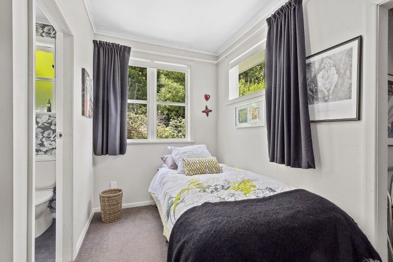 Photo of property in 21 Ngaio Gorge Road, Ngaio, Wellington, 6035