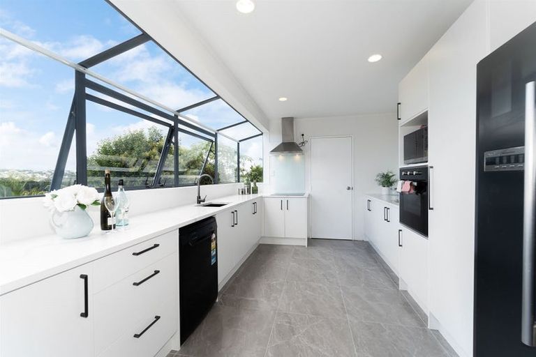 Photo of property in 50a Noeleen Street, Glenfield, Auckland, 0629