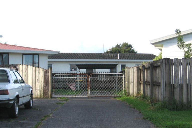 Photo of property in 1/90 Parrs Cross Road, Henderson, Auckland, 0612