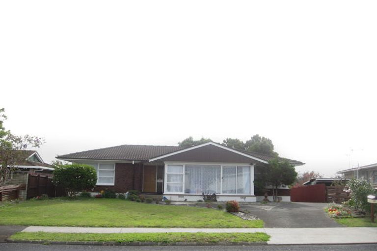 Photo of property in 49 Tupaki Place, Pakuranga Heights, Auckland, 2010