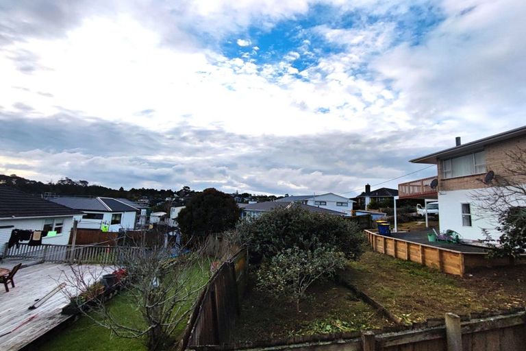 Photo of property in 1/6 Winifred Avenue, Bayview, Auckland, 0629