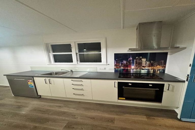 Photo of property in 35 Rangiora Avenue, Roslyn, Palmerston North, 4414