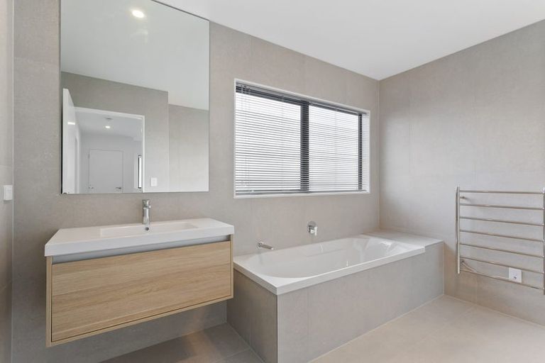 Photo of property in 77 Pepene Avenue, Takanini, Auckland, 2112