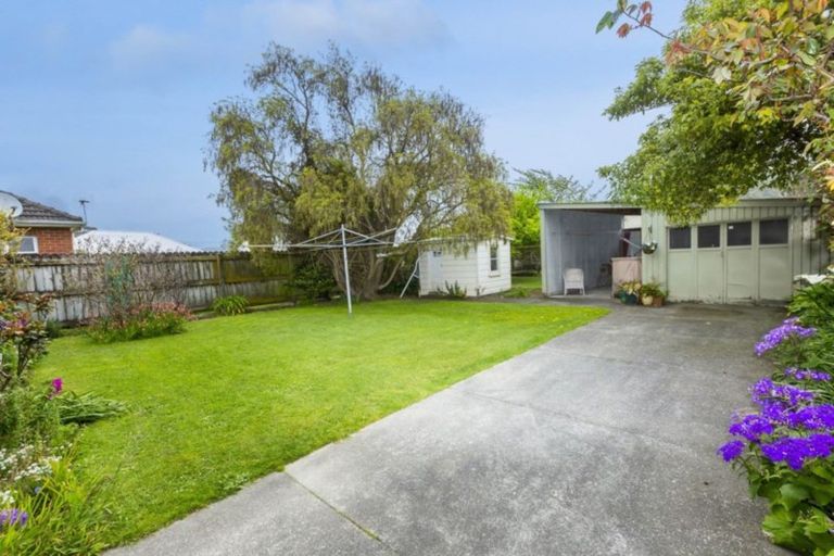 Photo of property in 5 Pearce Crescent, Taita, Lower Hutt, 5011