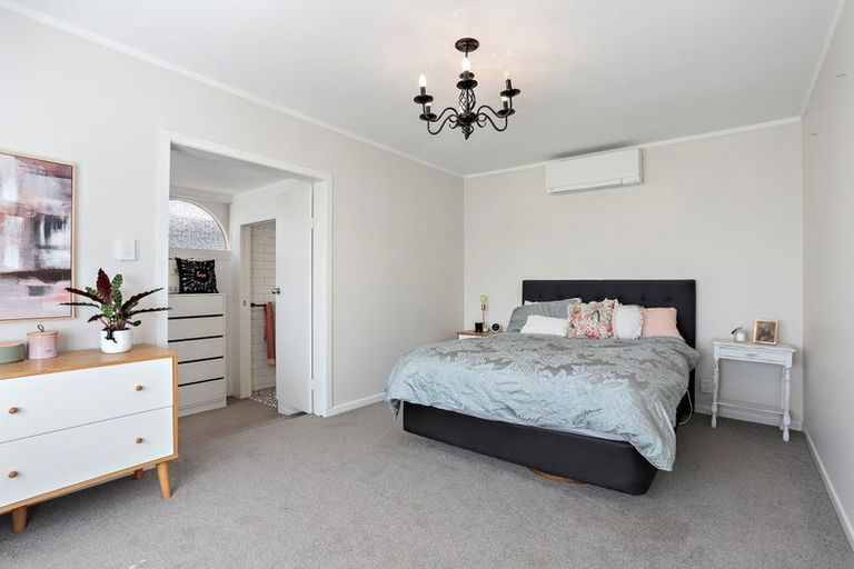 Photo of property in 1/75 Atkinson Road, Titirangi, Auckland, 0604