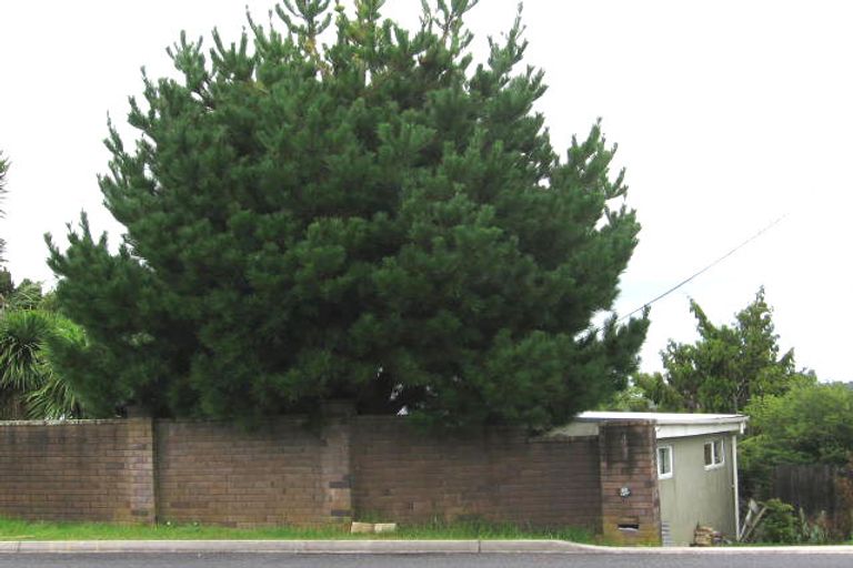 Photo of property in 4 Phillip Avenue, Glen Eden, Auckland, 0602