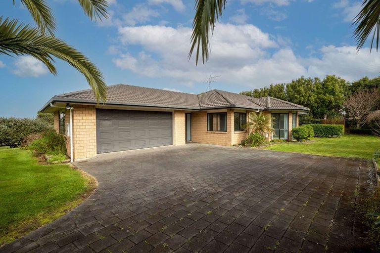 Photo of property in 10 Gleaming Place, Waiuku, 2123