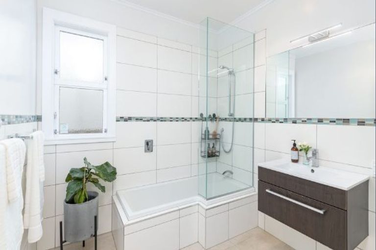 Photo of property in 30 Ross Street, Kilbirnie, Wellington, 6022