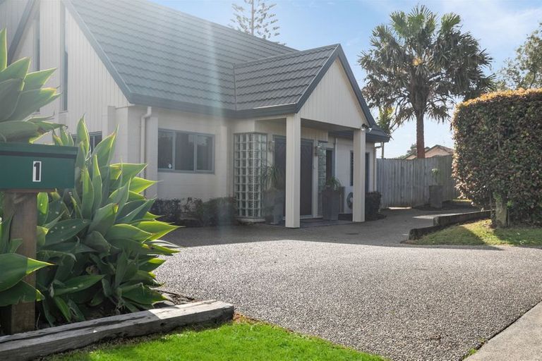 Photo of property in 1 Yacht Place, Bucklands Beach, Auckland, 2012