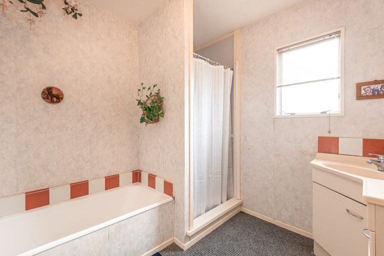 Photo of property in 17 Momorangi Crescent, Redwood, Christchurch, 8051