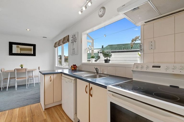 Photo of property in 20 Montclair Rise, Browns Bay, Auckland, 0630