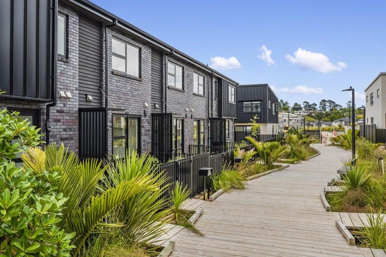 Photo of property in 680 Swanson Road, Swanson, Auckland, 0612