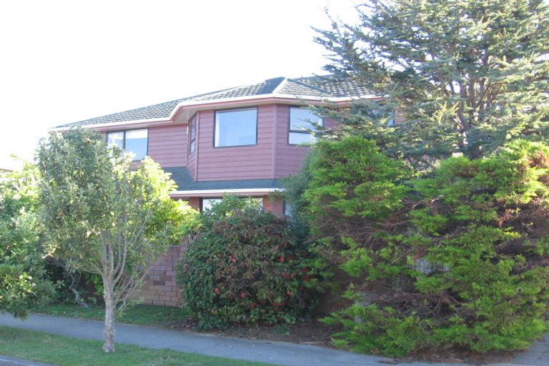 Photo of property in 14 Montrose Grove, Churton Park, Wellington, 6037