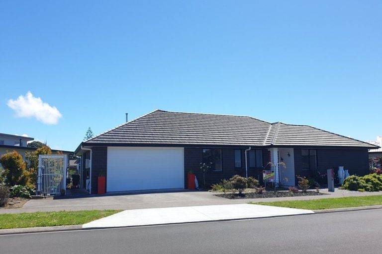 Photo of property in 61 Links Drive, Waiwhakaiho, New Plymouth, 4312