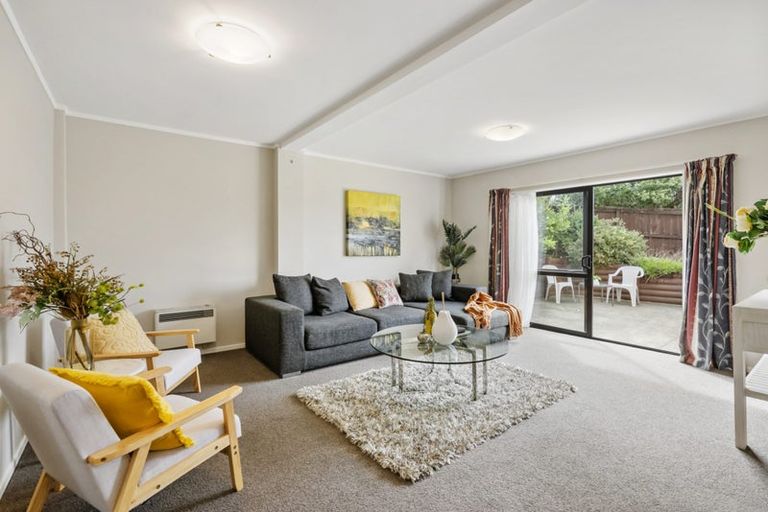 Photo of property in 8 Coubray Place, Botany Downs, Auckland, 2010