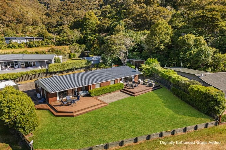 Photo of property in 1992 Queen Charlotte Drive, Momorangi Bay, Picton, 7281