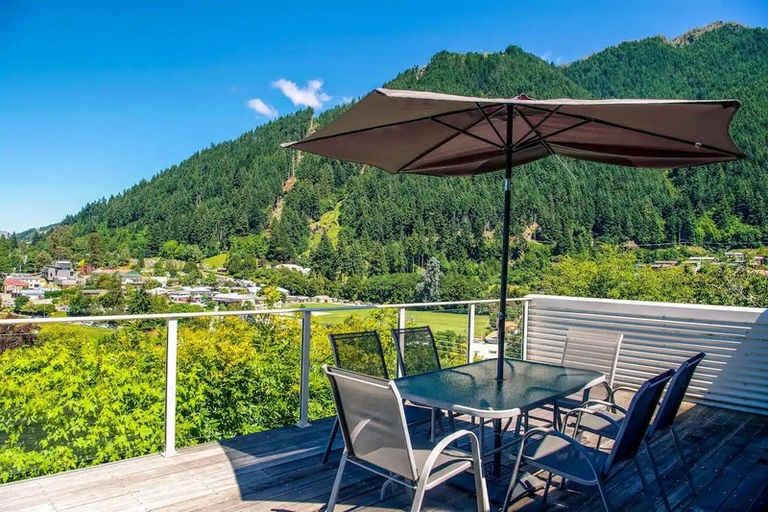 Photo of property in 6 Duncan's Place, Queenstown, 9300