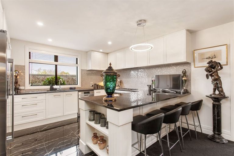 Photo of property in 2 Browns Road, St Albans, Christchurch, 8014