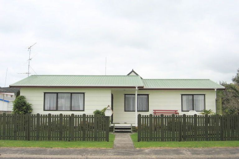 Photo of property in 4a Kenneth Avenue, Whitianga, 3510