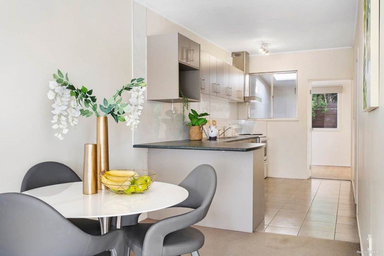 Photo of property in 2/21 Aliford Avenue, One Tree Hill, Auckland, 1061