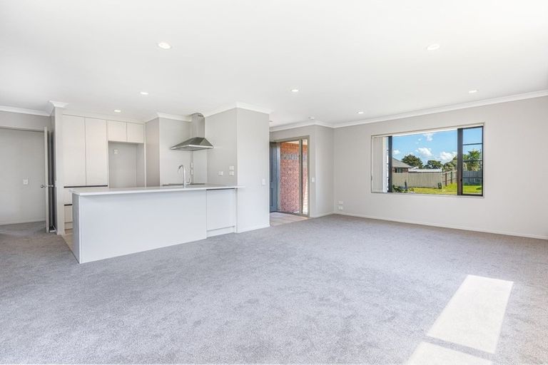 Photo of property in 8 Old Park Place, Takanini, 2112