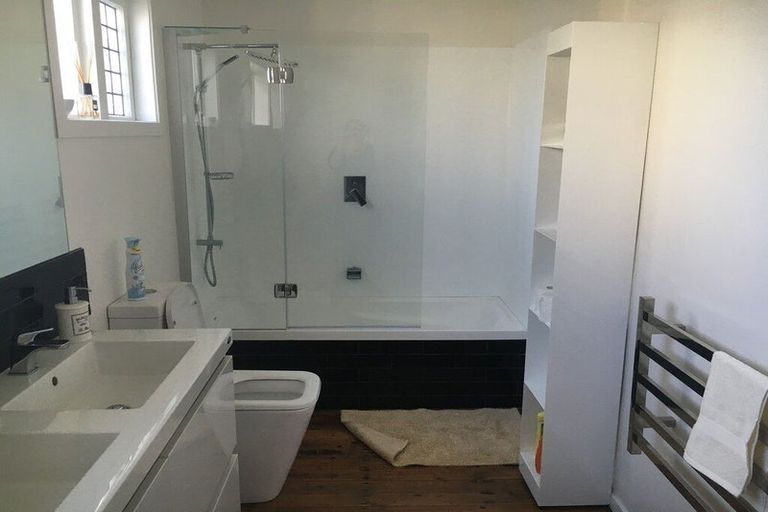 Photo of property in 6 Long Street, Torbay, Auckland, 0630