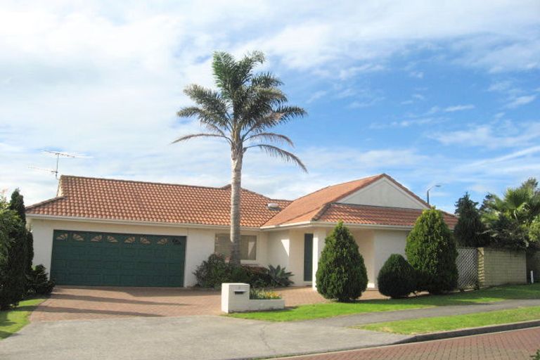 Photo of property in 1 Palmcrest Grove, Highland Park, Auckland, 2010