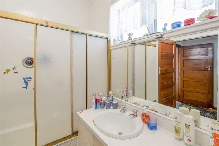 Photo of property in 22 George Street, Levin, 5510