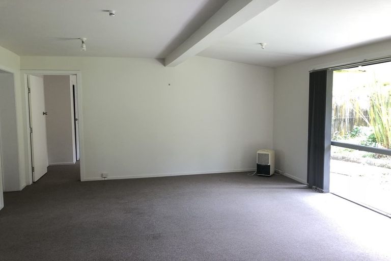 Photo of property in 318 Sturges Road, Henderson Valley, Auckland, 0612