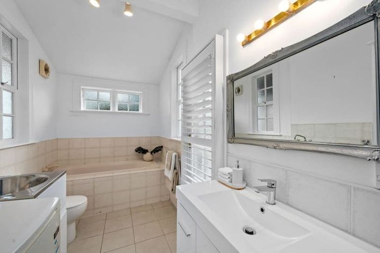 Photo of property in 58 Hinemoa Street, Birkenhead, Auckland, 0626