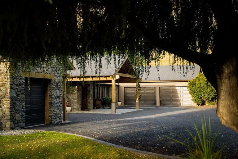Photo of property in 73 Alec Robins Road, Lake Hayes, Queenstown, 9371